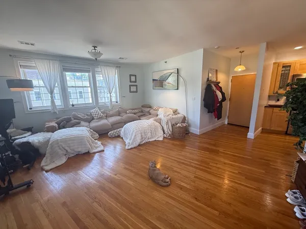 $4,700 | 119 Dorchester Street, Unit 10, Boston, MA 02127