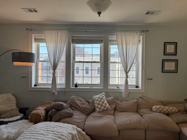 $4,700 | 119 Dorchester Street, Unit 10, Boston, MA 02127