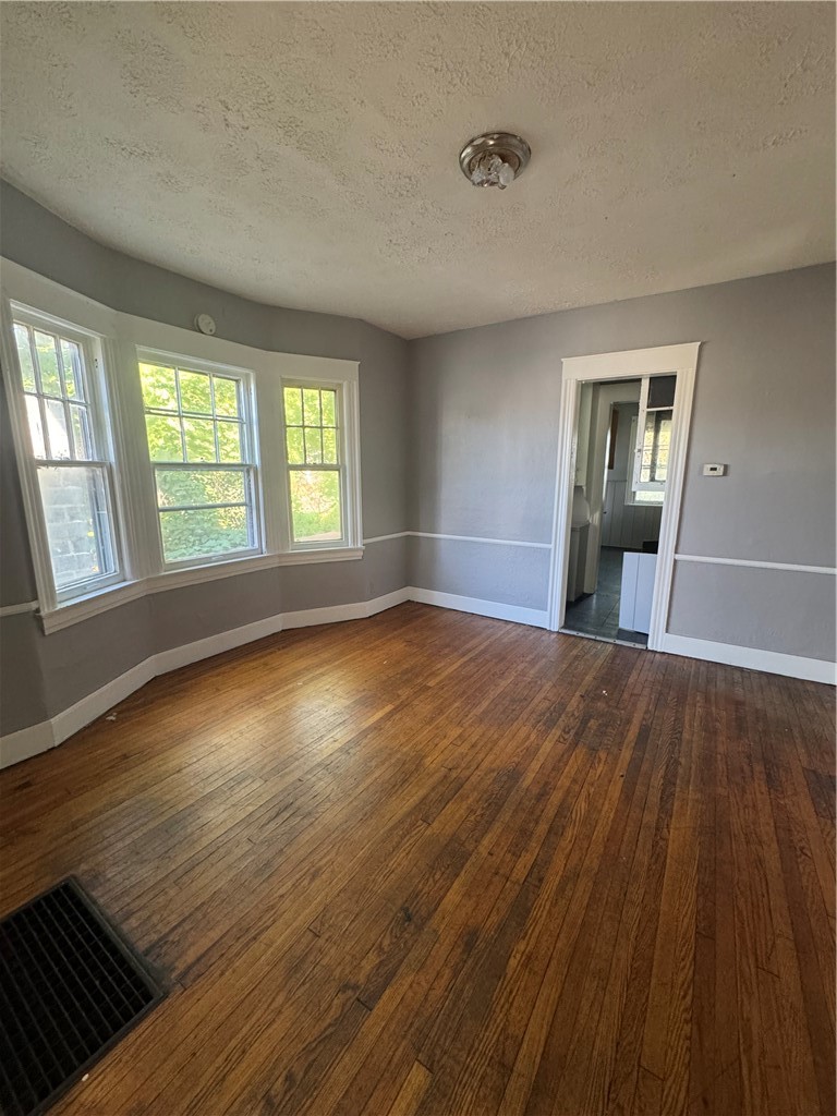 22 Gardiner Avenue Rochester, NY 14611 - Photo 3 of 12