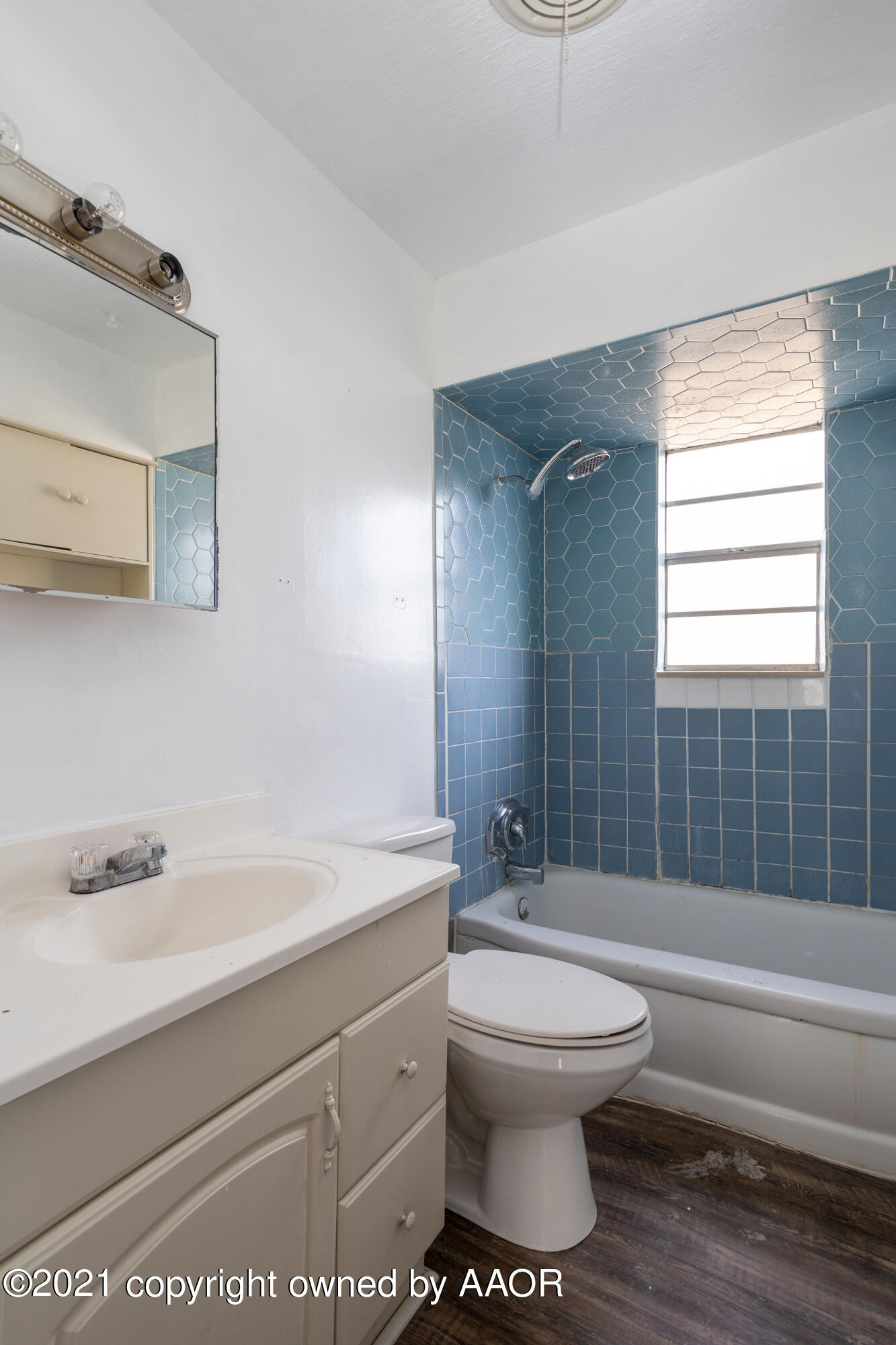 4615 South Ong Street Amarillo, TX 79110 - Photo 6 of 15 Bathroom