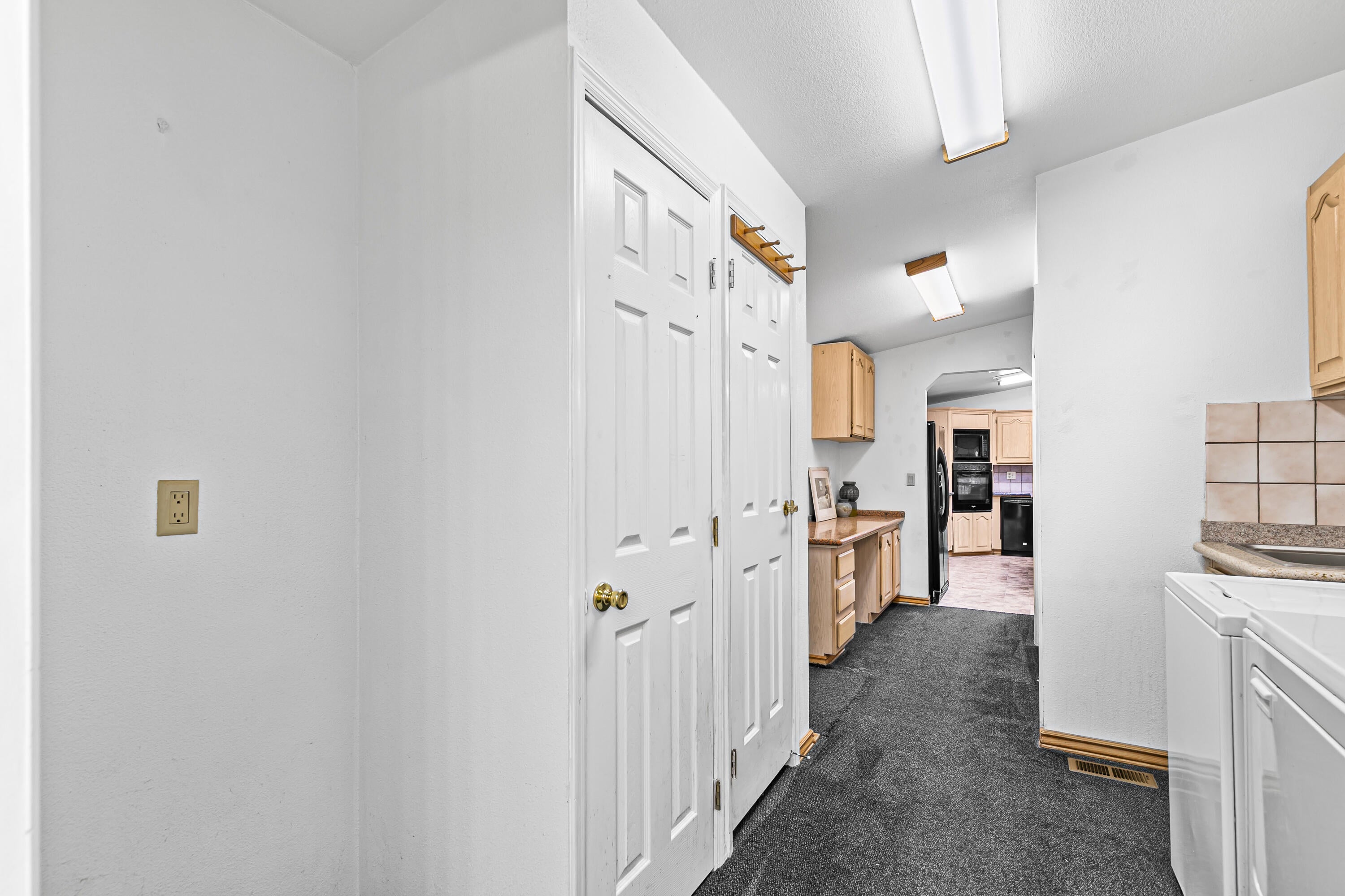 3610 Pleasant Creek Road Rogue River, OR 97537 - Photo 56 of 110 House 2 utility room