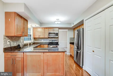 $850,000 | 10848 Burr Oak Way, Burke, VA 22015