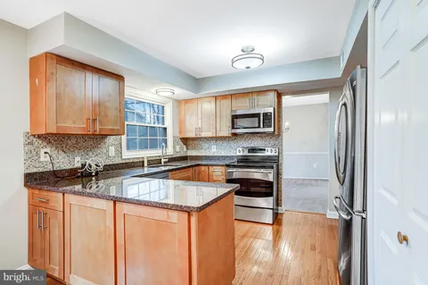 $850,000 | 10848 Burr Oak Way, Burke, VA 22015