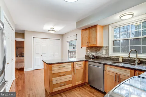 $850,000 | 10848 Burr Oak Way, Burke, VA 22015