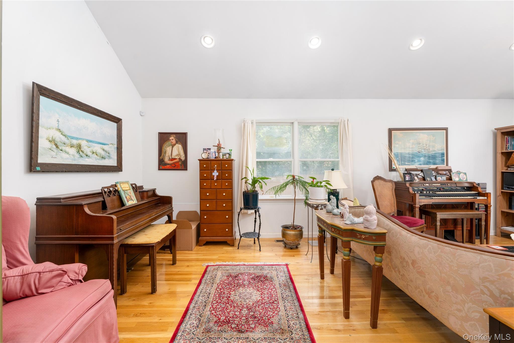 47 Suffolk Road Hampton Bays, NY 11946 - Photo 11 of 42