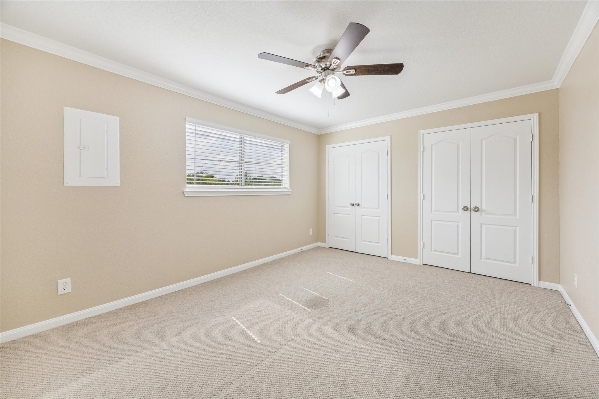 300 Pecore Street, Unit 19 Houston, TX 77009 - Photo 7 of 10 a view of an empty room with a window