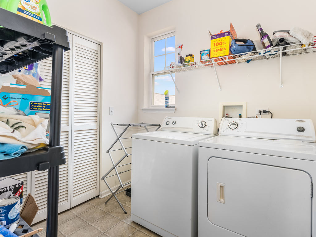 1927 Chase Lane, Unit 1927 Aurora, IL 60502 - Photo 22 of 24 a utility room with dryer and washer