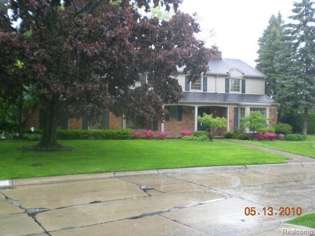 80 North Duval Road Grosse Pointe, MI 48236 - Photo 1 of 23 Primary