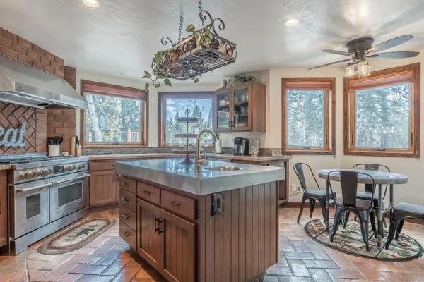 $2,127,000 | 139 Ridgecrest Drive, Mammoth Lakes, CA 93546