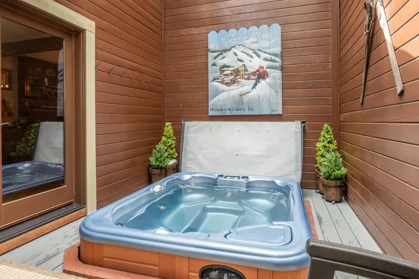 $2,127,000 | 139 Ridgecrest Drive, Mammoth Lakes, CA 93546