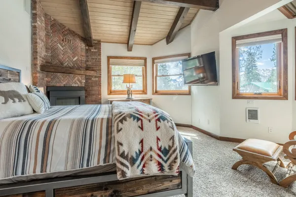 $2,127,000 | 139 Ridgecrest Drive, Mammoth Lakes, CA 93546