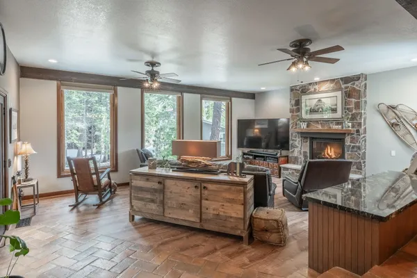 $2,127,000 | 139 Ridgecrest Drive, Mammoth Lakes, CA 93546