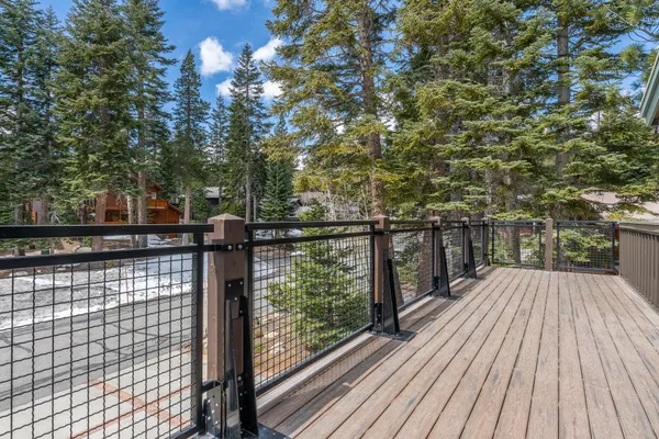 $2,127,000 | 139 Ridgecrest Drive, Mammoth Lakes, CA 93546