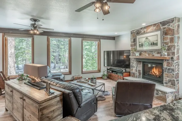 $2,127,000 | 139 Ridgecrest Drive, Mammoth Lakes, CA 93546