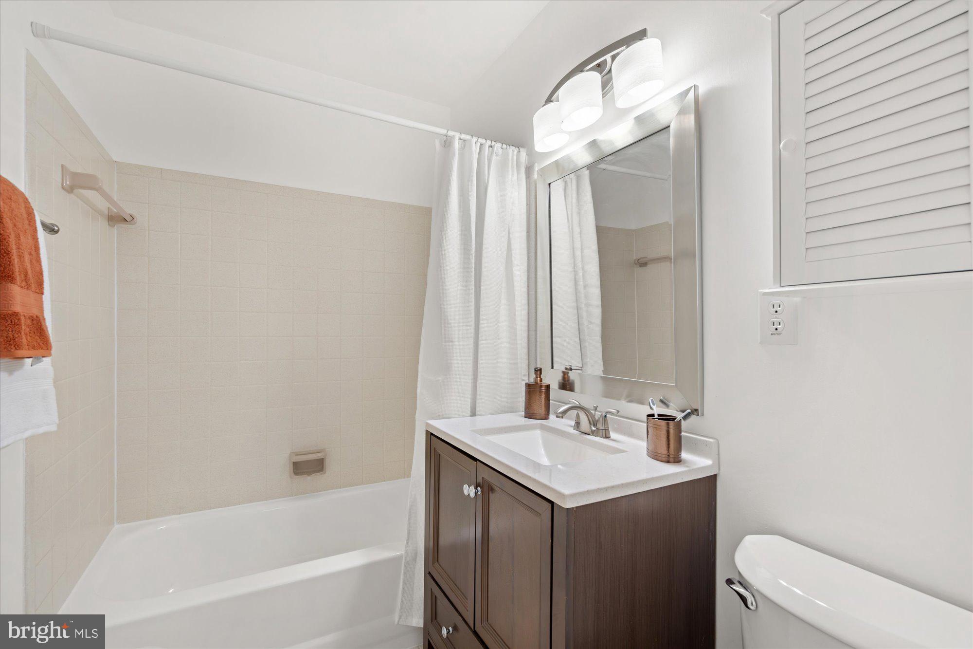 2116 Bucknell Terrace, Unit 35 Silver Spring, MD 20902 - Photo 11 of 26 Primary bathroom