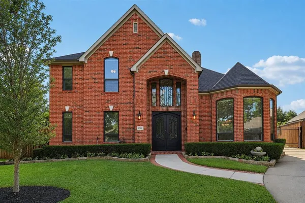 $759,900 | 3720 Cripple Creek Court, Bedford, TX 76021