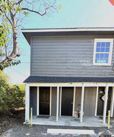 a view of entrance front of the house