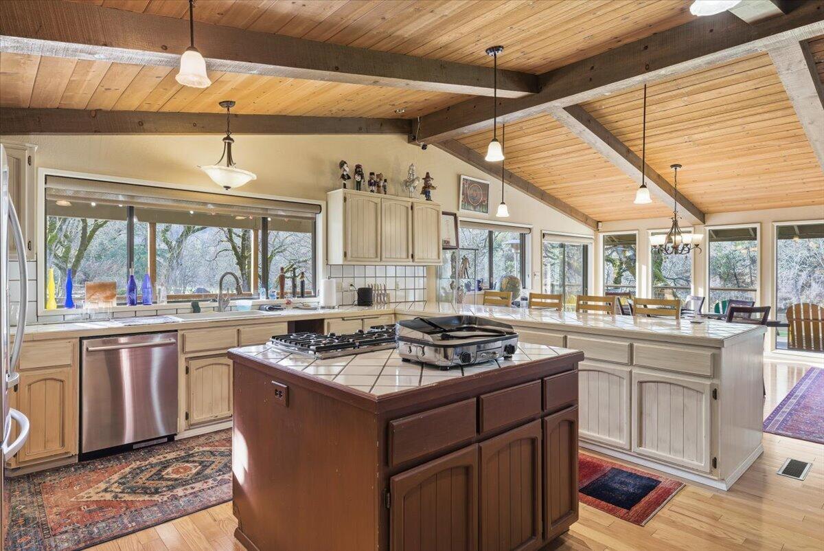 1407 Upper River Road Gold Hill, OR 97525 - Photo 16 of 58