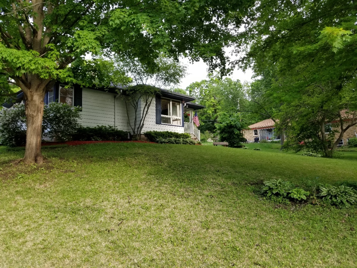 85 River Bluff Road Elgin, IL 60120 - Photo 2 of 26 a front view of a house with garden