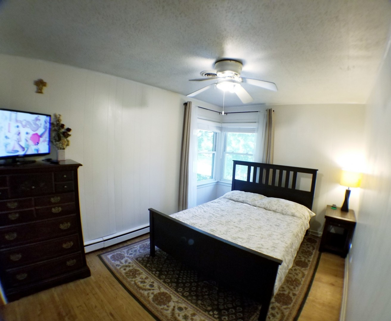 85 River Bluff Road Elgin, IL 60120 - Photo 22 of 26 a large bedroom with a bed and a flat tv screen on a dresser