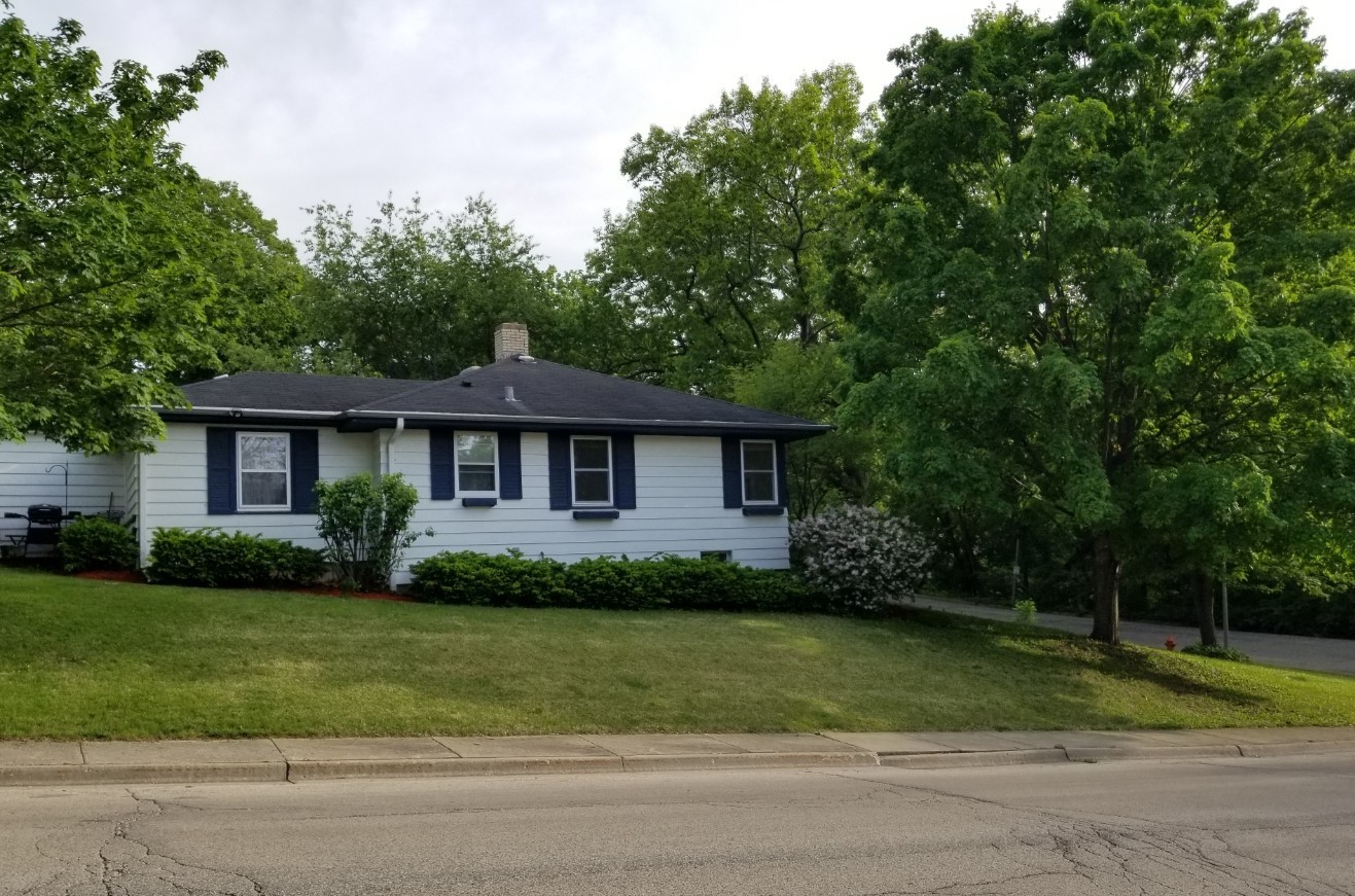 85 River Bluff Road Elgin, IL 60120 - Photo 3 of 26 a front view of a house with a garden