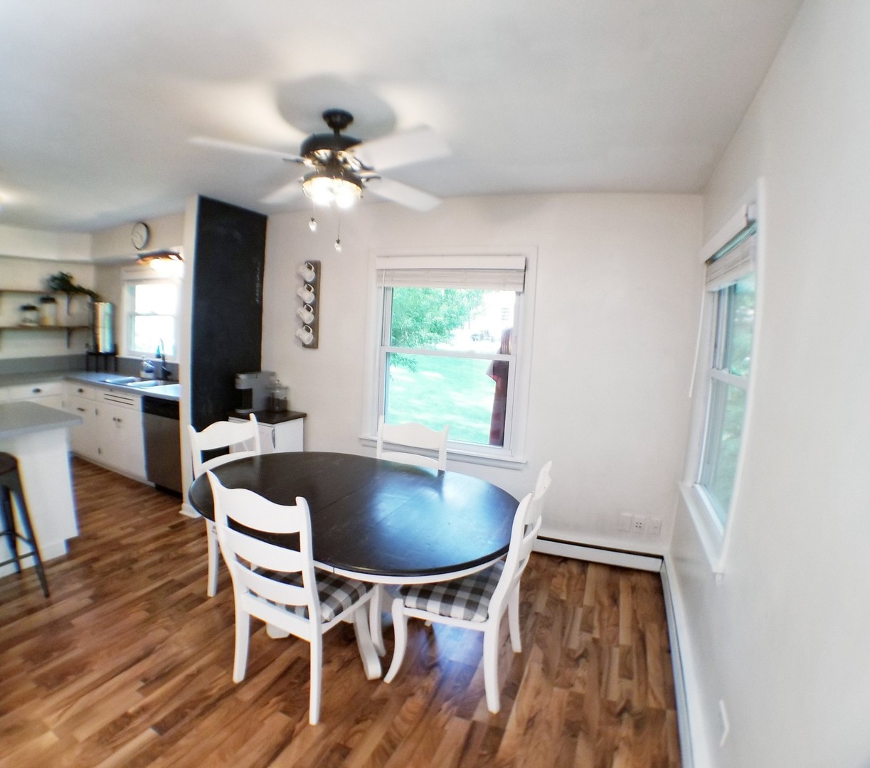 85 River Bluff Road Elgin, IL 60120 - Photo 7 of 26 a dining room with furniture and window
