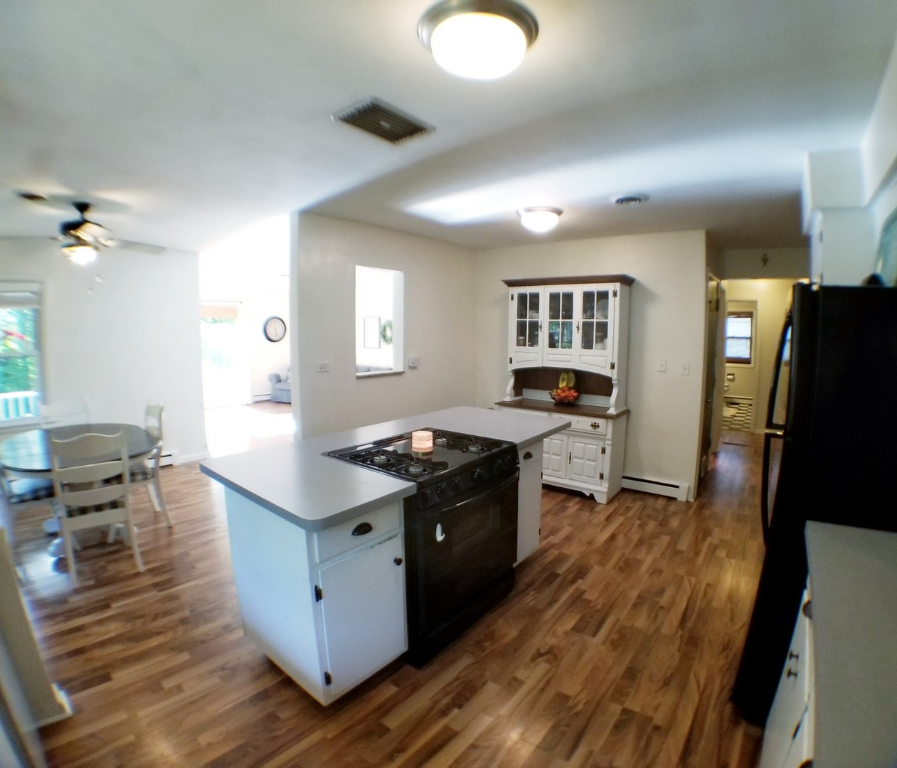 85 River Bluff Road Elgin, IL 60120 - Photo 9 of 26 a kitchen with a stove and a refrigerator