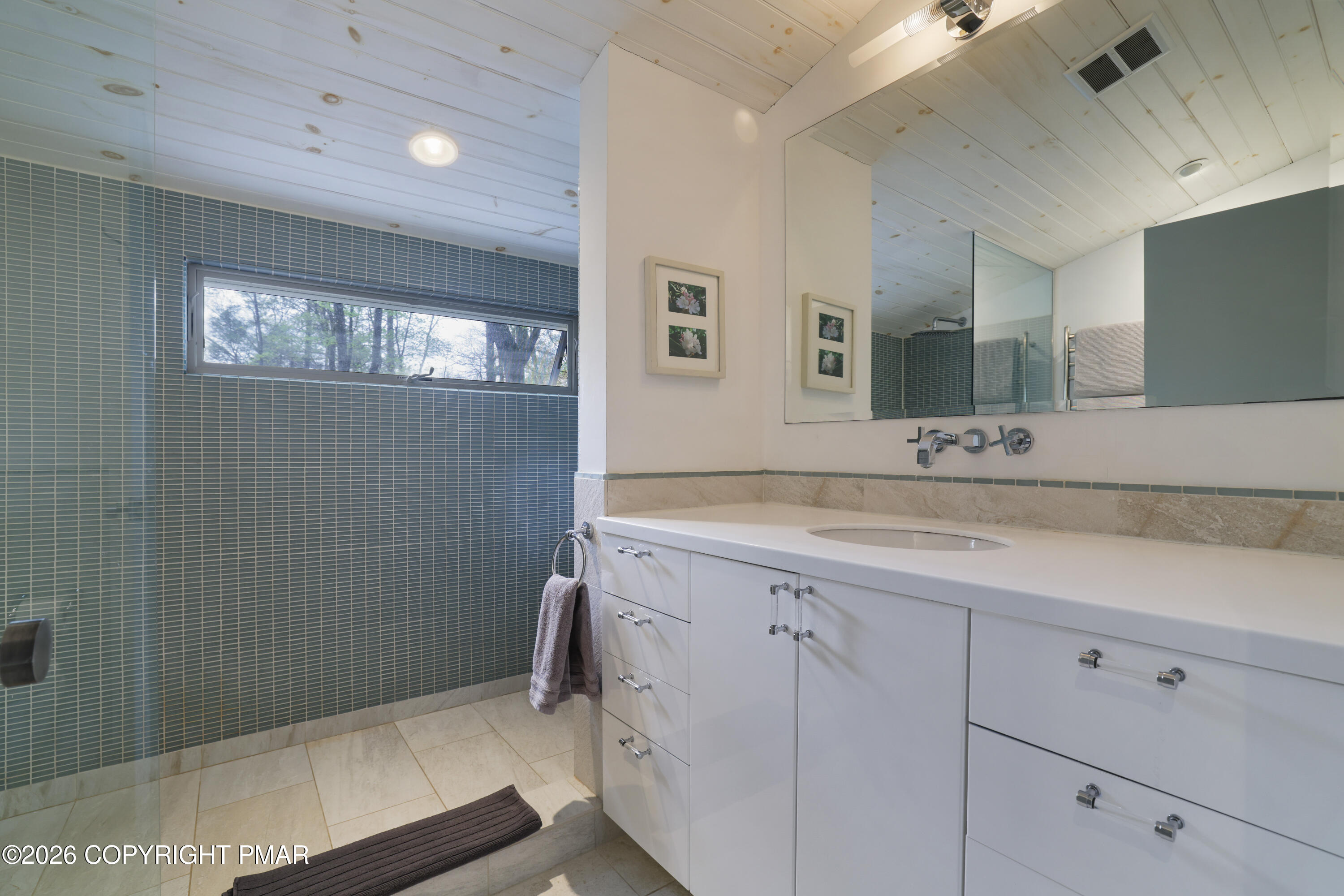 3140 Bear Road Bushkill, PA 18324 - Photo 26 of 50 26- 2nd Floor Bathroom