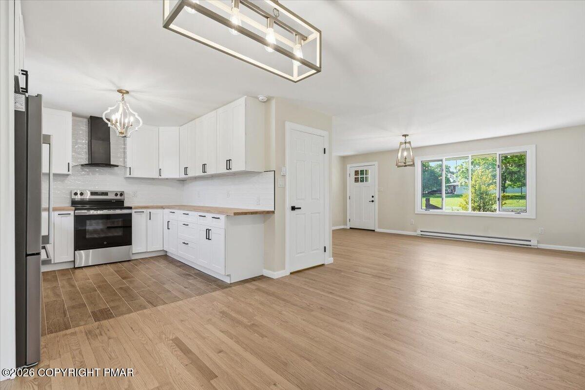 129 Rinker Road Stroudsburg, PA 18360 - Photo 15 of 64 DINING ROOM/KITCHEN