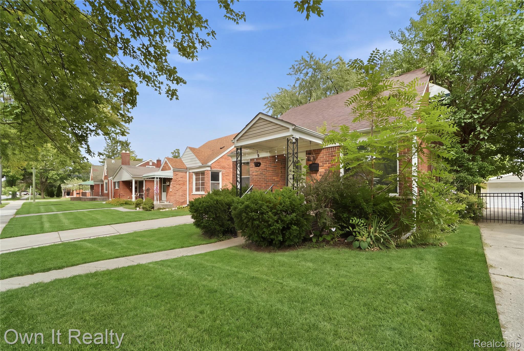 3331 Harding Street Dearborn, MI 48124 - Photo 4 of 31 Brick exterior with a covered porch