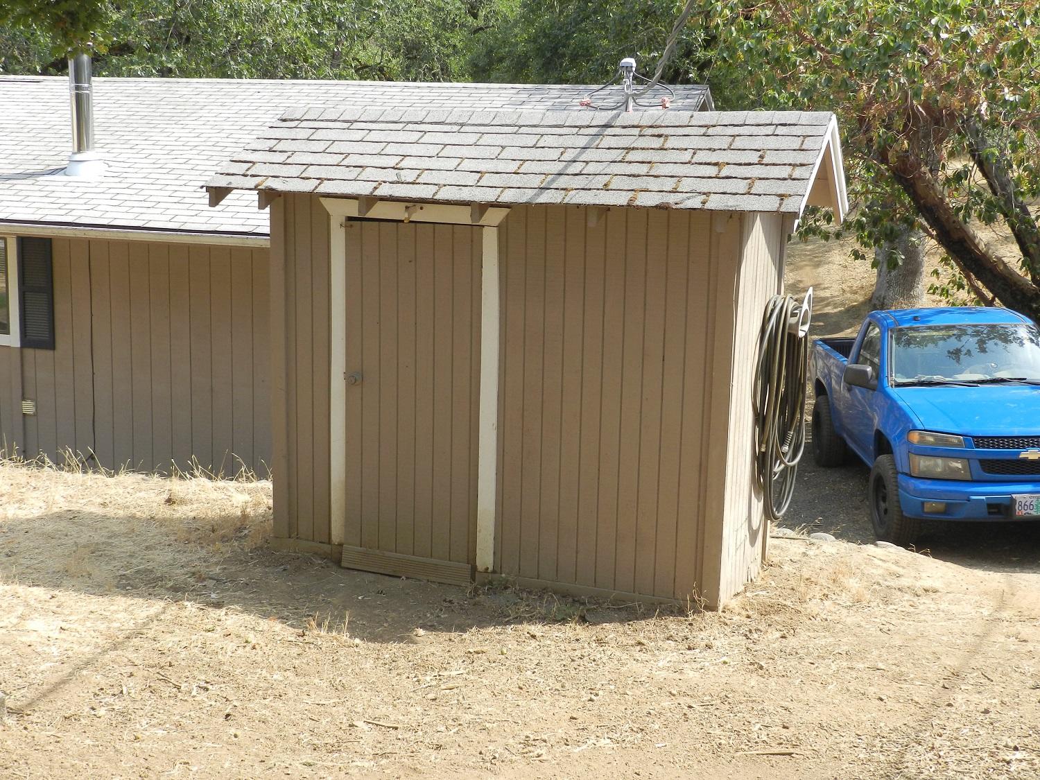 8574 Blackwell Road Central Point, OR 97502 - Photo 33 of 45 Well house