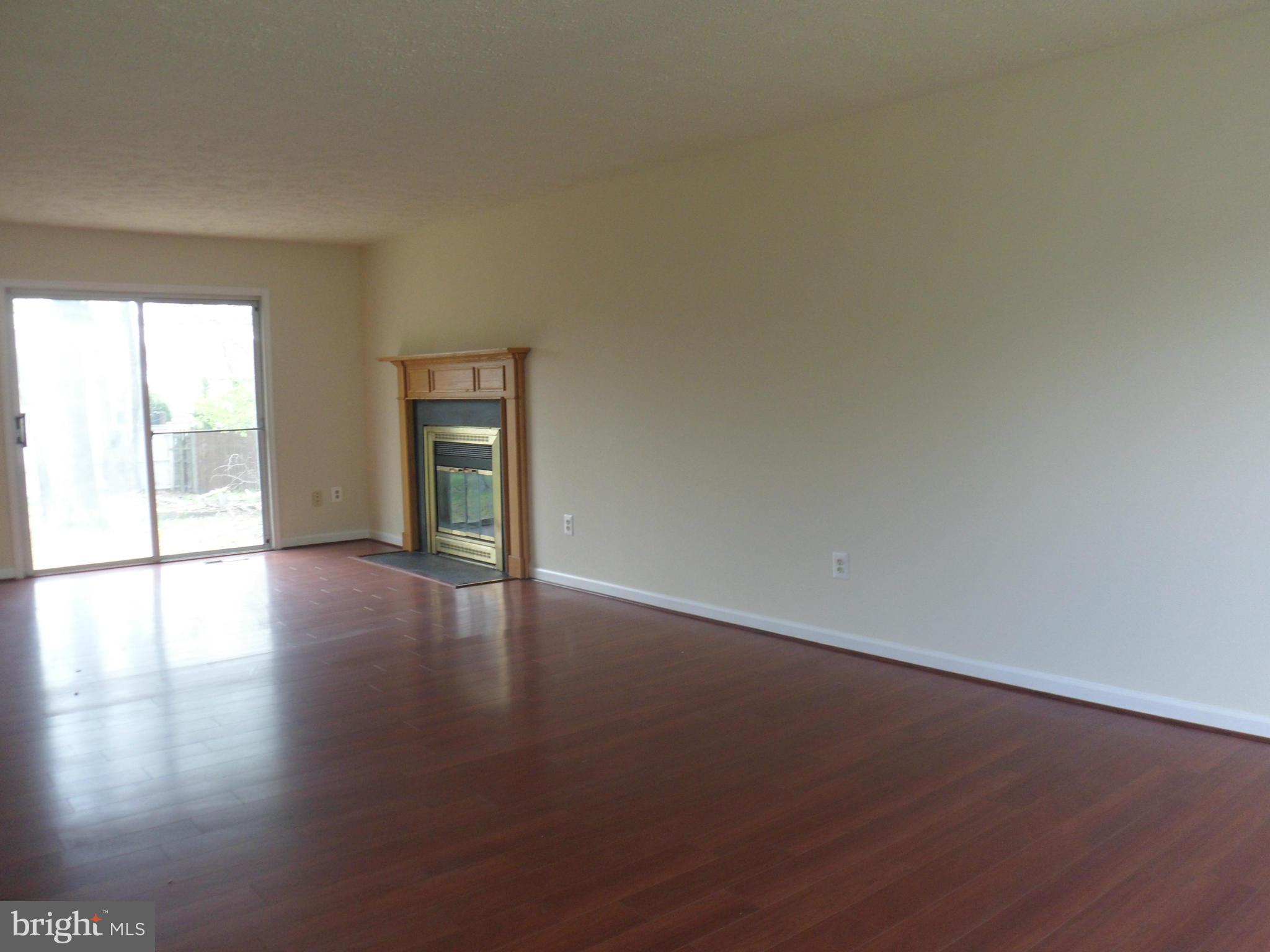 9605 Fort Foote Road Fort Washington, MD 20744 - Photo 3 of 11 Living Room