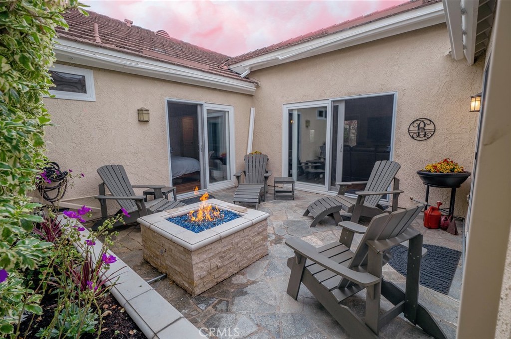 19 Windsong Irvine, CA 92614 - Photo 46 of 46 a backyard of a house with seating space