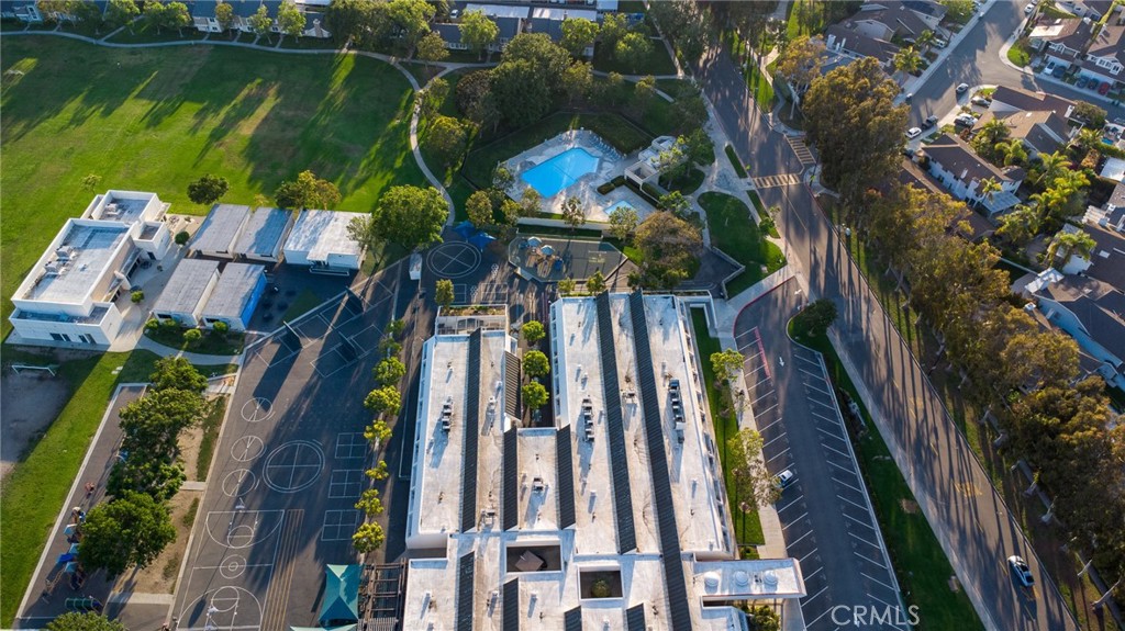 19 Windsong Irvine, CA 92614 - Photo 9 of 46 a view of building with yard