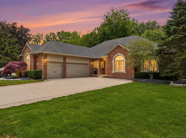 $649,900 | 54501 Aurora Park, Utica, MI 48316