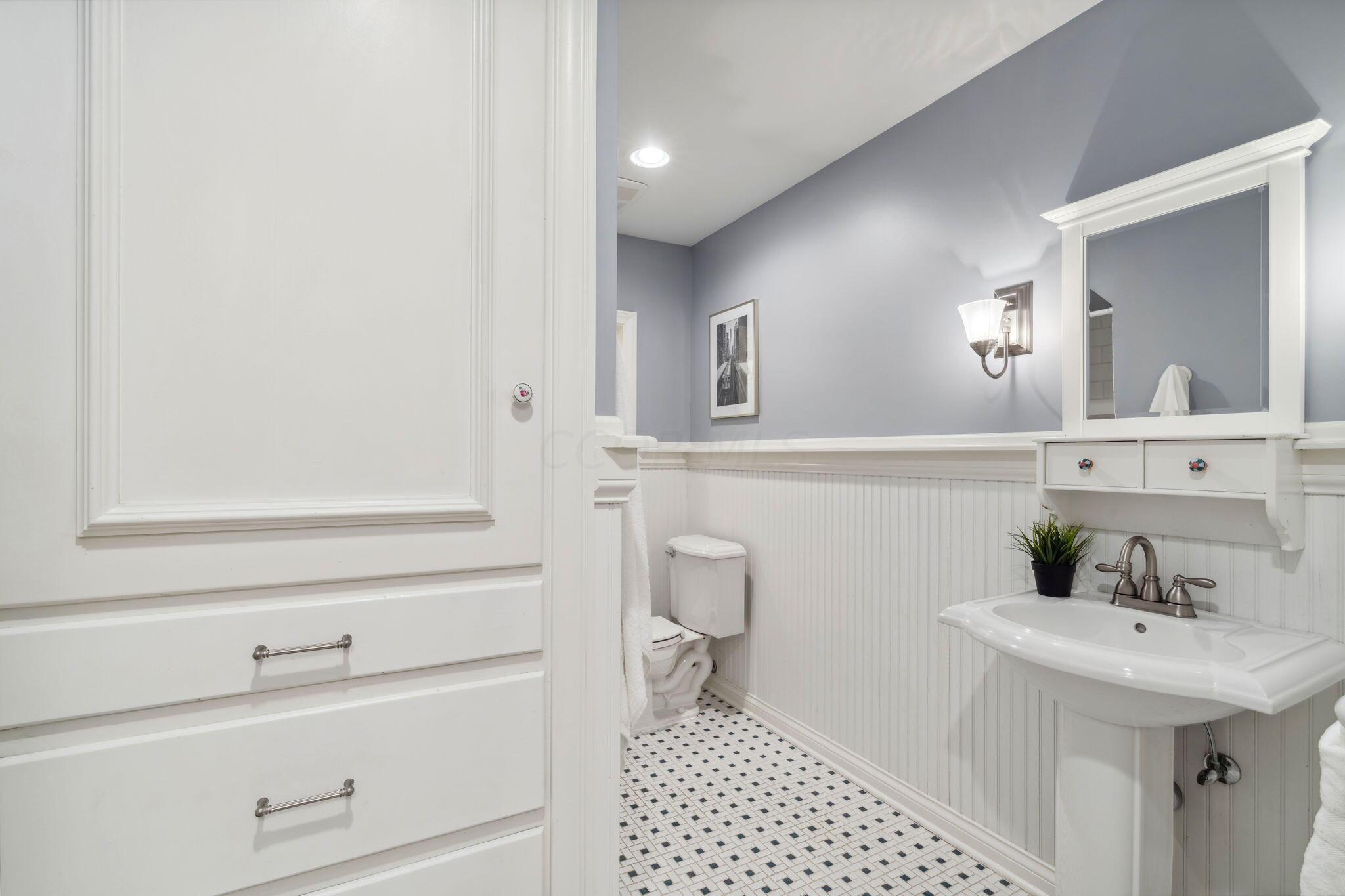 2481 Farleigh Road Columbus, OH 43221 - Photo 39 of 84 Hallway Bathroom