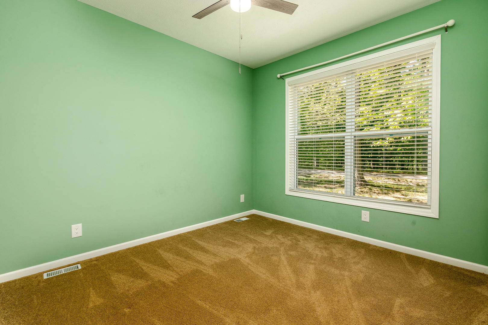 18562 East Hill Street Mount Vernon, IL 62864 - Photo 22 of 43 a view of a room with a large window
