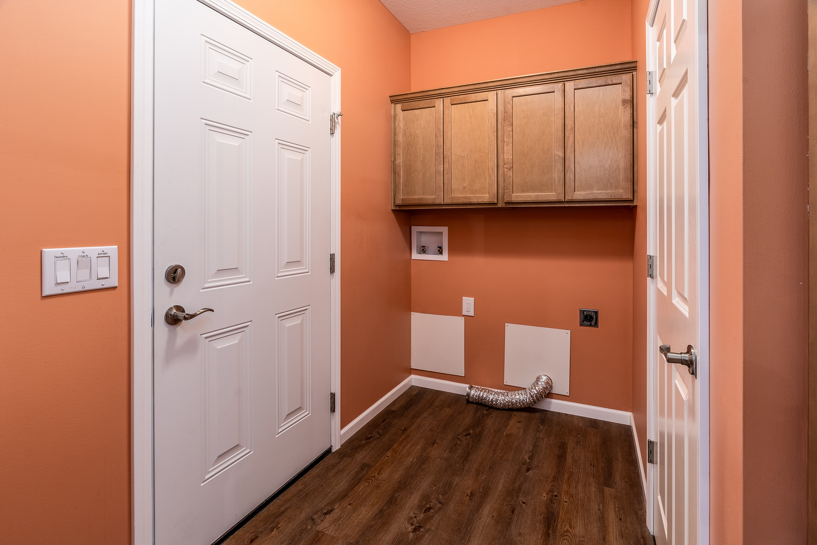18562 East Hill Street Mount Vernon, IL 62864 - Photo 27 of 43 a view of a closet with wooden floor