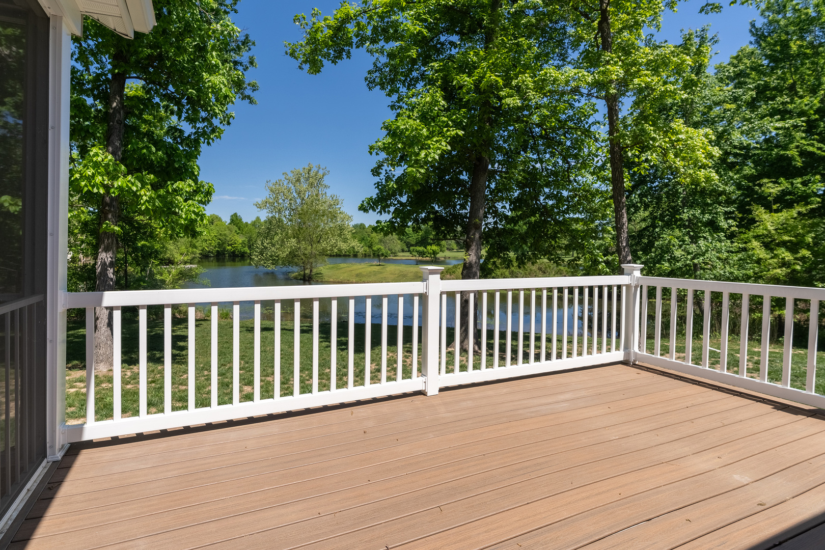 18562 East Hill Street Mount Vernon, IL 62864 - Photo 31 of 43 a view of balcony with wooden floor and fence