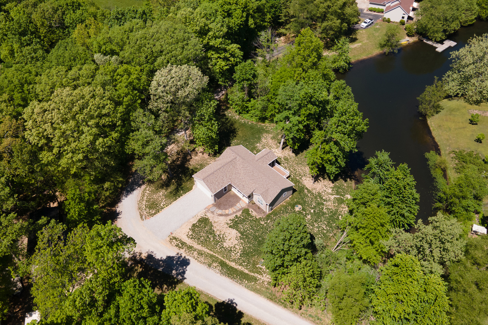 18562 East Hill Street Mount Vernon, IL 62864 - Photo 39 of 43 an aerial view of a house with a yard