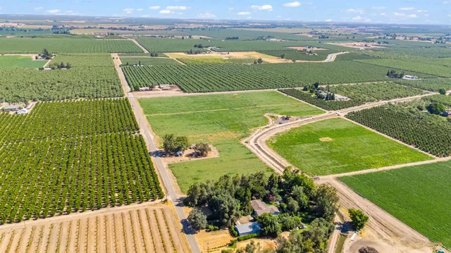 a view of a tennis court