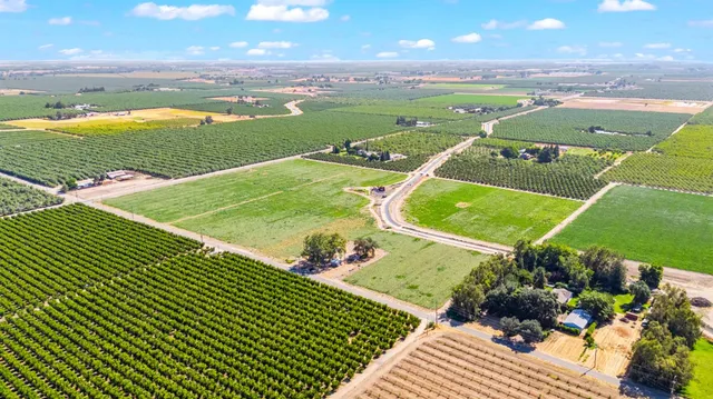 a view of a tennis court