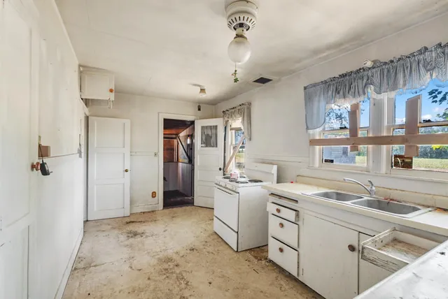 an empty room with windows and closet