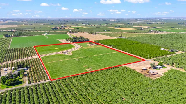 a view of an outdoor space and tennis court