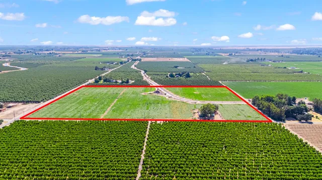 a view of a outdoor space and a lake view