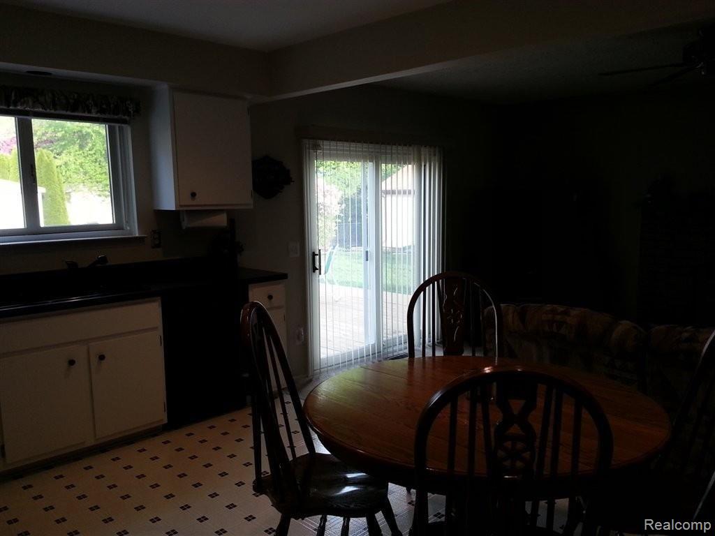 Dining area to family room