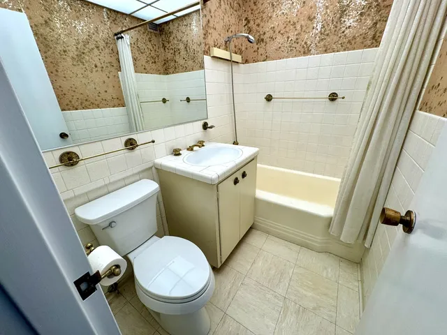 $185,000 | 1585 Ridge Avenue, Unit 301, Evanston, IL 60201