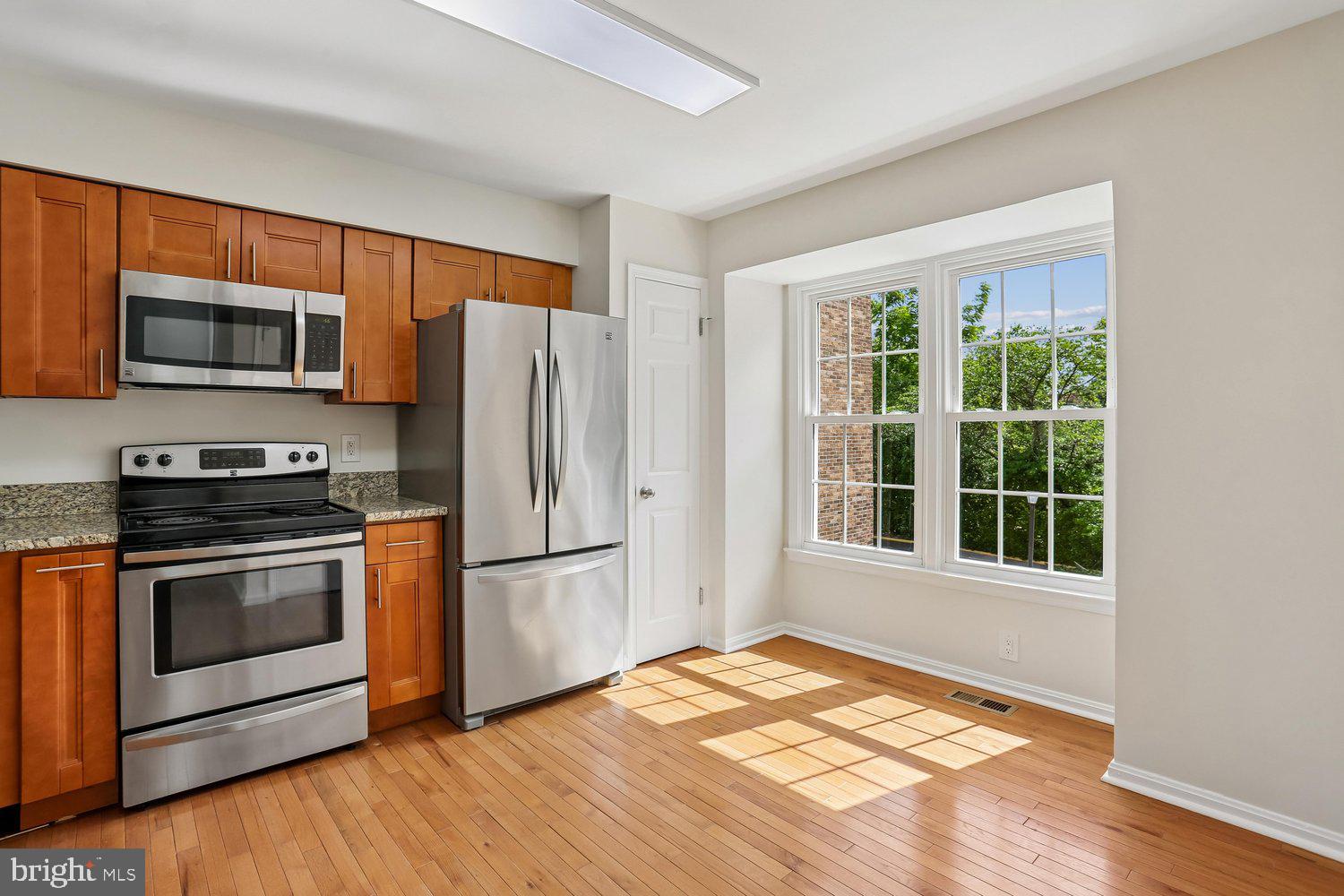 10804 Douglas Avenue Silver Spring, MD 20902 - Photo 16 of 46 Gourmet kitchen with box/bay window