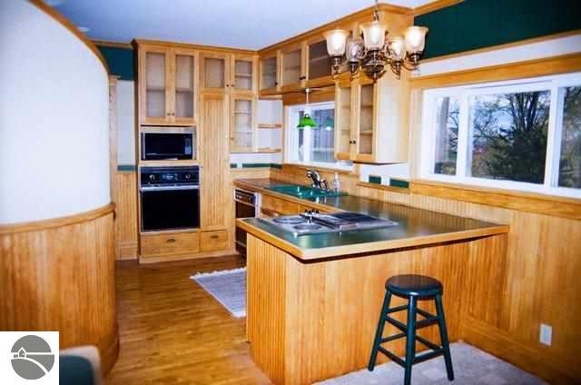 7253 Center Road Traverse City, MI 49686 - Photo 8 of 25 1732016-7.JPG