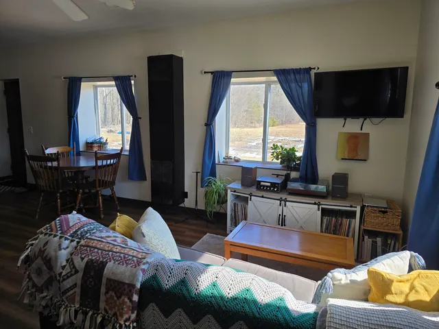 $2,195 | 352 Packers Falls Road, Unit BARN, Durham, NH 03824